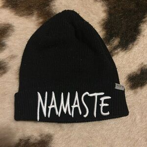 Namaste beanie in black